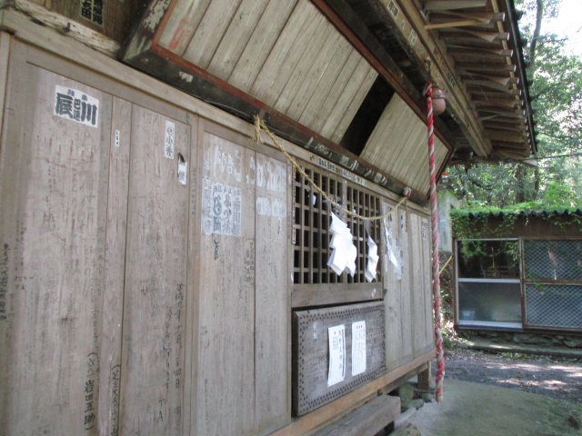 下部温泉にある熊野神社の壁