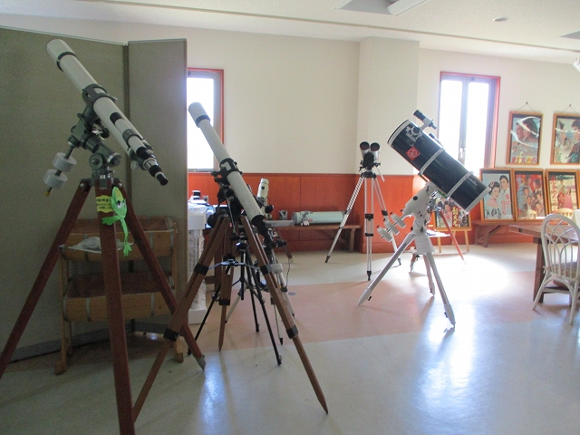 ビジターセンター内は望遠鏡で星が見られる