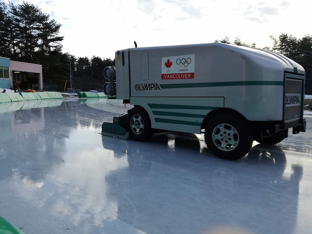 八ヶ岳スケートセンターの製氷車