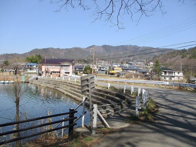 千代田湖からバス停へ