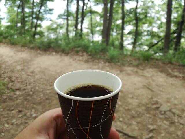 山頂カフェでいただくコーヒー