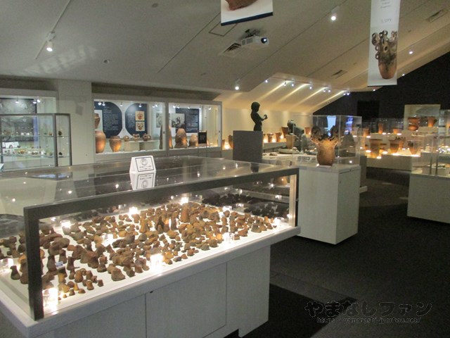 釈迦堂遺跡博物館の2階常設展示室