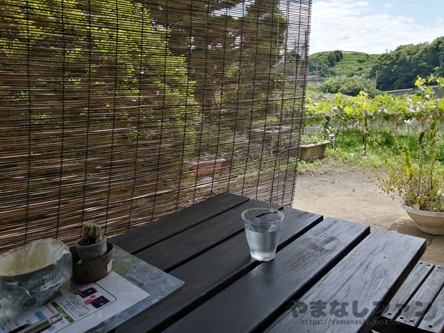 ぶどう畑が見える　Katsunuma縁側茶房